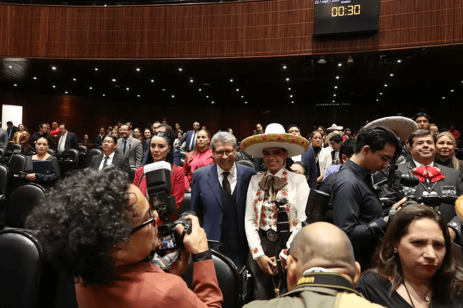 Avalan veto a candidatos con doble nacionalidad