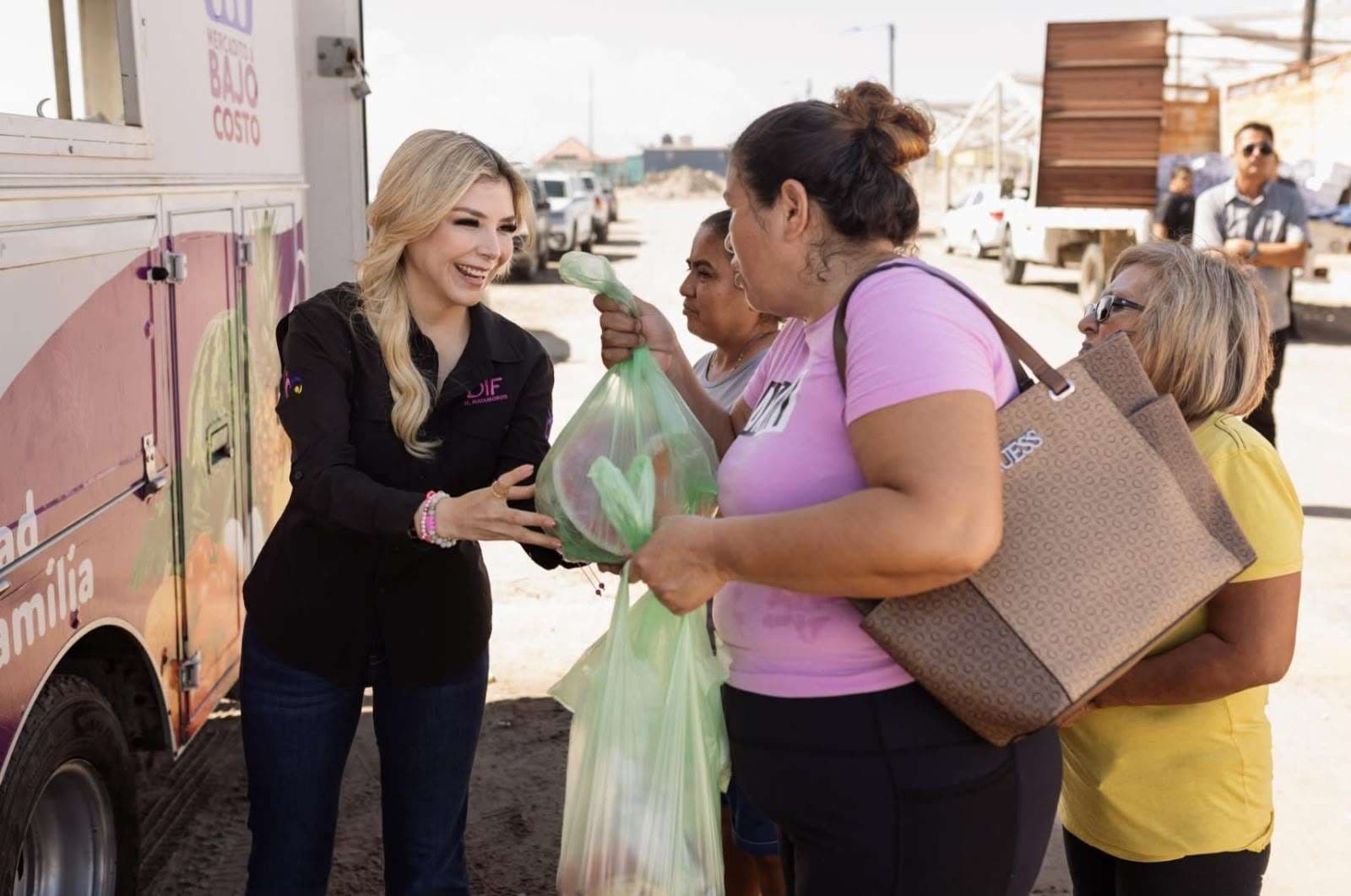 Lleva DIF Matamoros brigada integral de servicios y apoyos alimentaria a habitantes de la Playa Bagdad